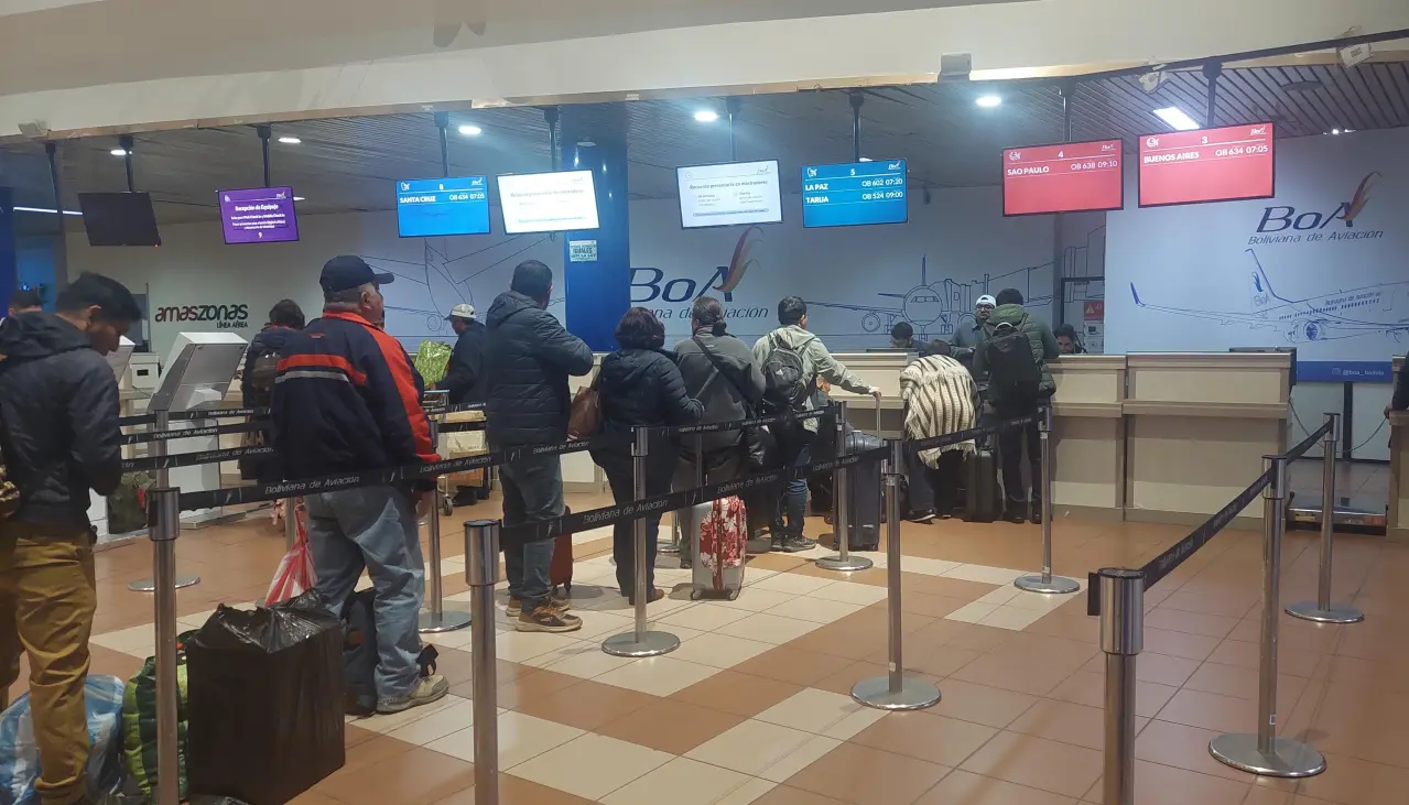 Sepa cuáles son los horarios de los vuelos solidarios en la ruta Cochabamba-La Paz