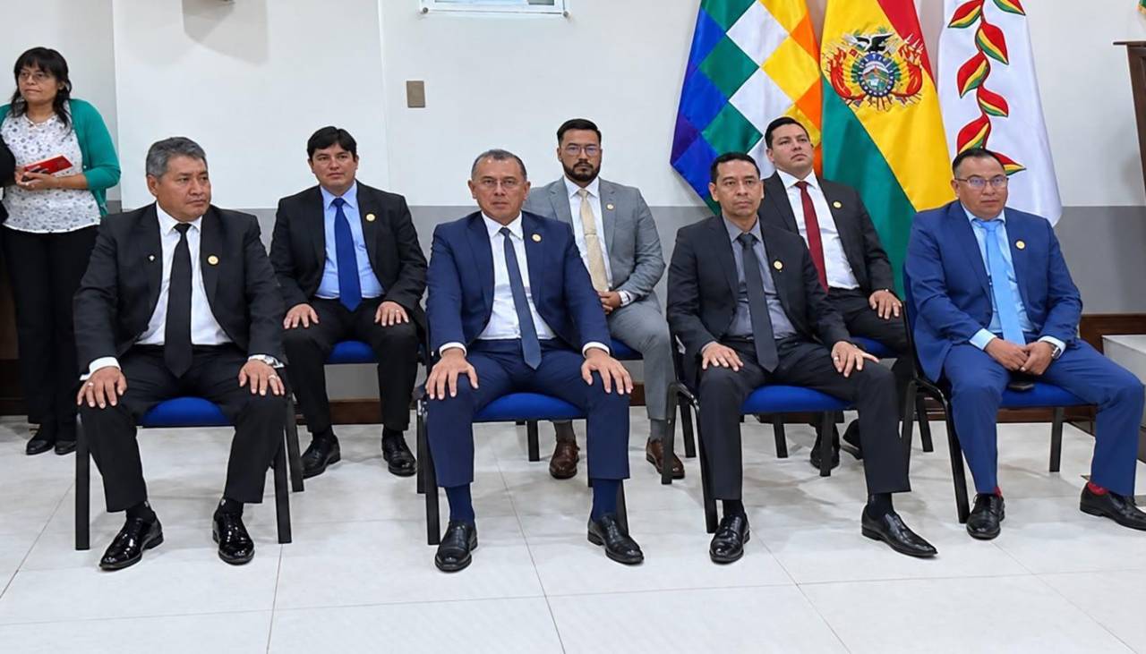 Urioste posesiona a los nuevos fiscales departamentales en un acto en Sucre