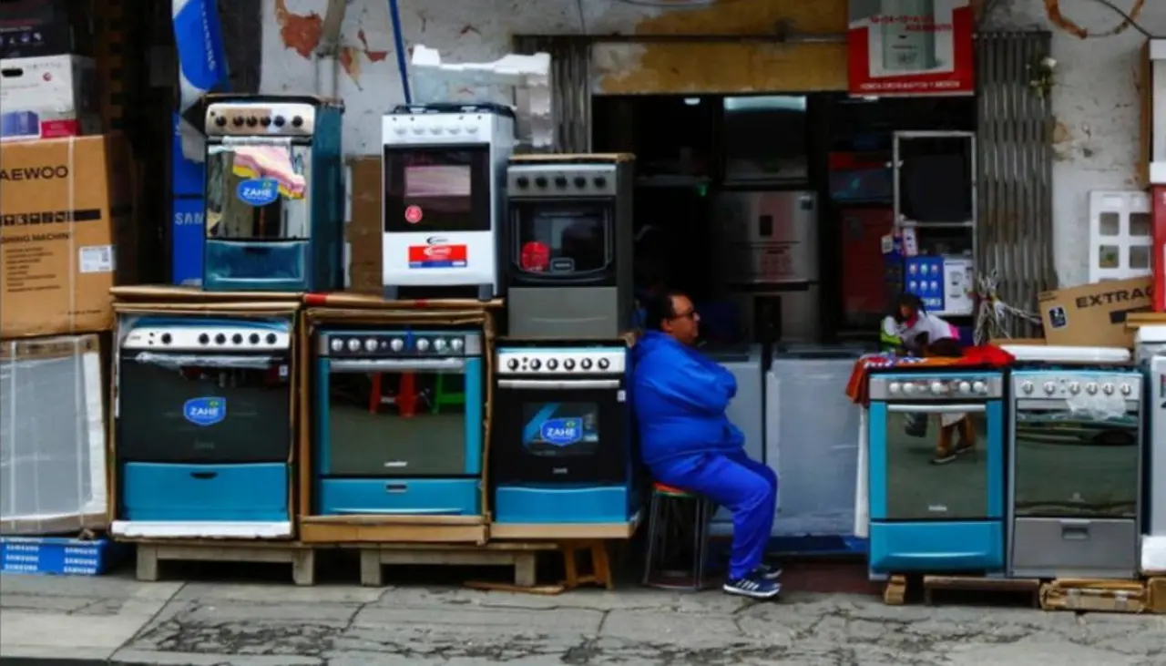 La Paz: Comerciantes de línea blanca reportan caída en las ventas por la subida del dólar oficial
