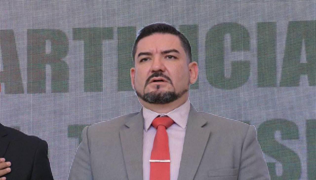 La Constitución establece “línea vertical de mando” y un decreto no está por encima, dice presidente del TDJ