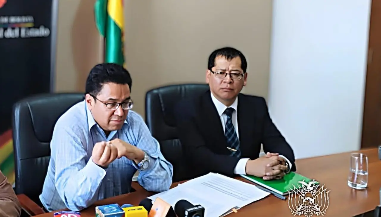 Caso consorcio: Activan alerta migratoria para el exministro Siles y el expresidente del TDJ de La Paz