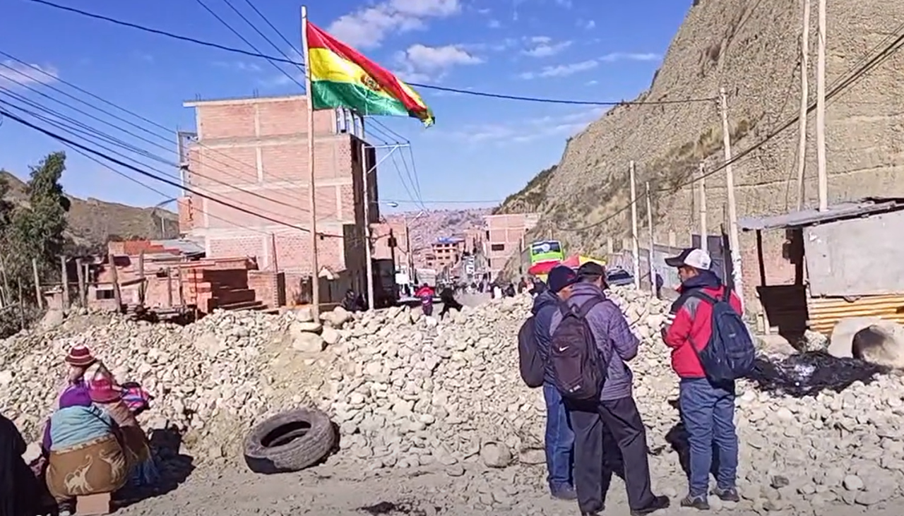 Vuelven a bloquear la ruta a los Yungas y Caranavi y se suspenden los viajes