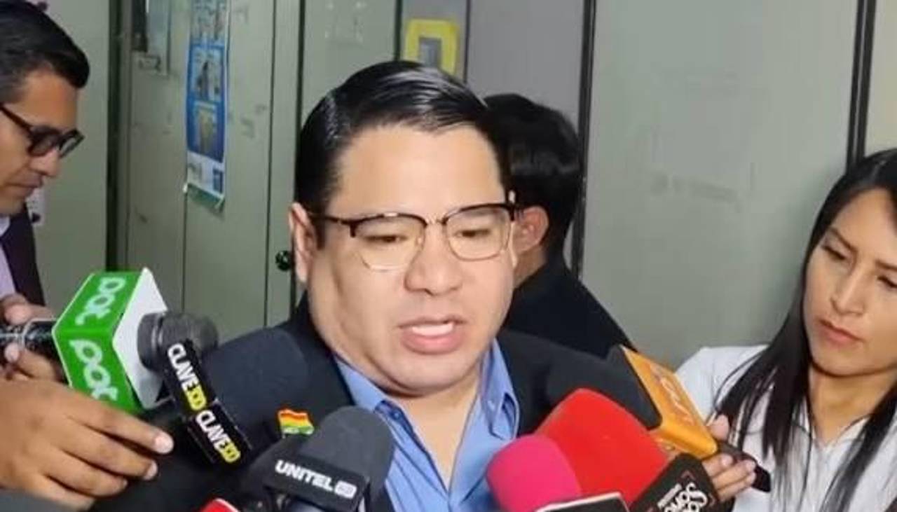 “Desconozco el paradero de Mariaca”, dijo Luis Montaño tras presentarse como fiscal general del Estado
