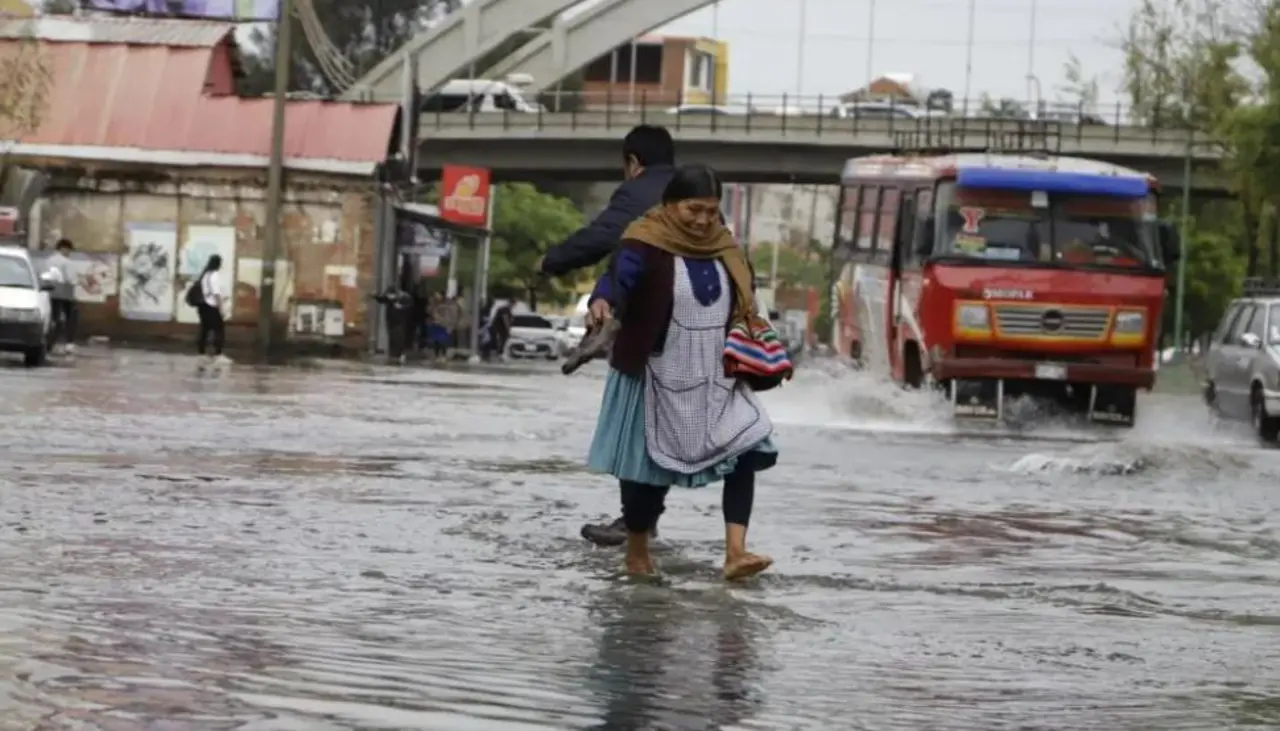 Senamhi emite alerta naranja por lluvias y posible desborde de ríos en cinco departamentos