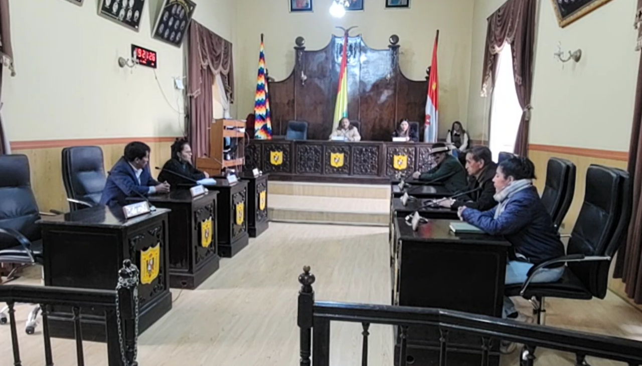 Se ahonda la crisis en la Alcaldía de Potosí: Porcel toma el despacho, pero el Concejo no lo reconoce 