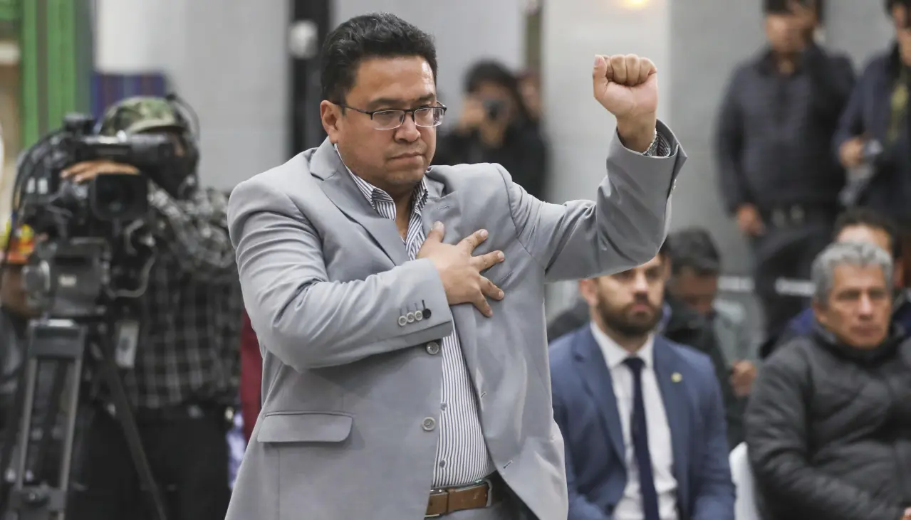 Cesar Siles presenta su renuncia al cargo de ministro de Justicia