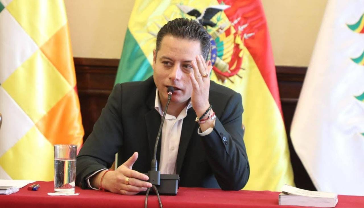 Lara dice que no logró concretar compromisos de campaña debido a la “reducción de atribuciones” 