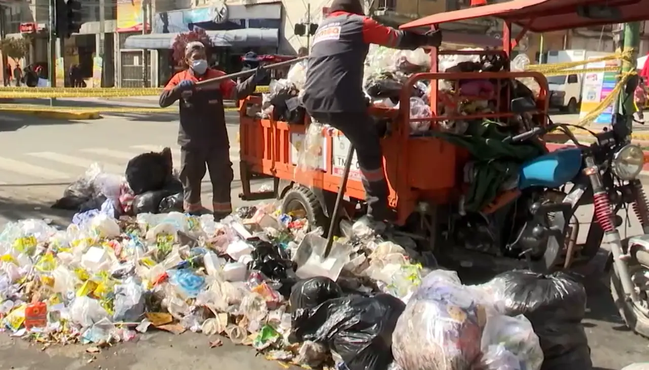 “Dejan basura como si fuera de tres semanas”, denuncia subalcaldesa de Cochabamba 