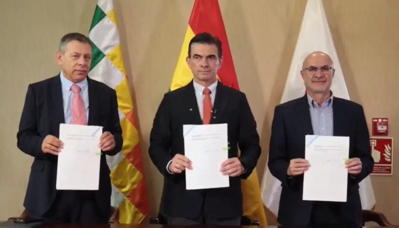 “Vamos a asegurar que los vocales entren en funciones dentro del tiempo previsto”, anuncia Paz al firmar ley 