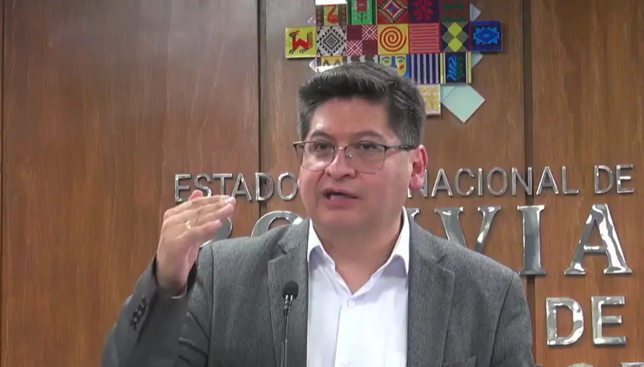 Ministro de Economía descarta estanflación y señala que la inflación “está descendiendo”