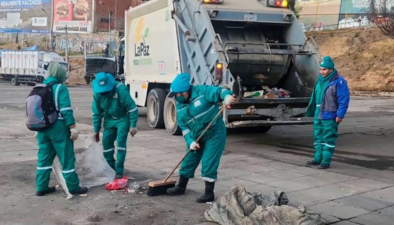 La Paz: Solo 10 de más de 40 carros basureros operan en la ciudad por falta de combustible, reporta la Alcaldía 