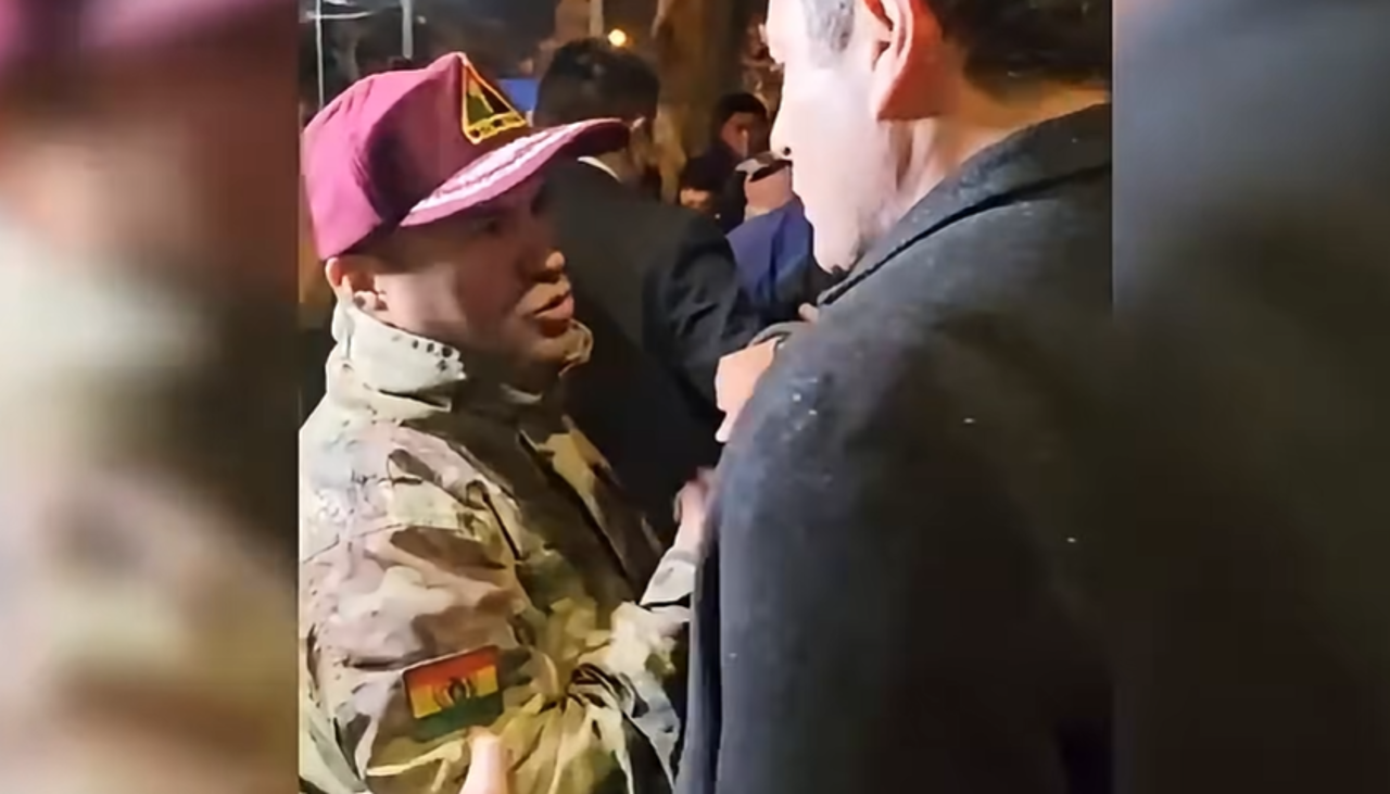 Tenso cruce entre Lara y un coronel en Viacha; el ministro de Defensa respalda al militar