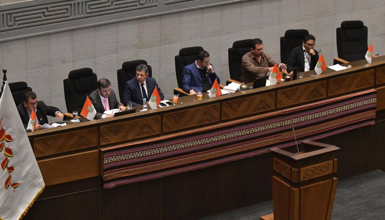 Asamblea Legislativa reinstala interpelación a ministro Medinaceli por combustibles