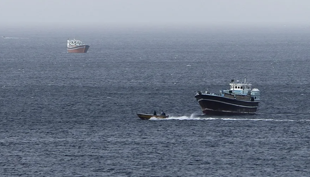 Irán confirma que estrecho de Ormuz “está completamente abierto” para barcos comerciales