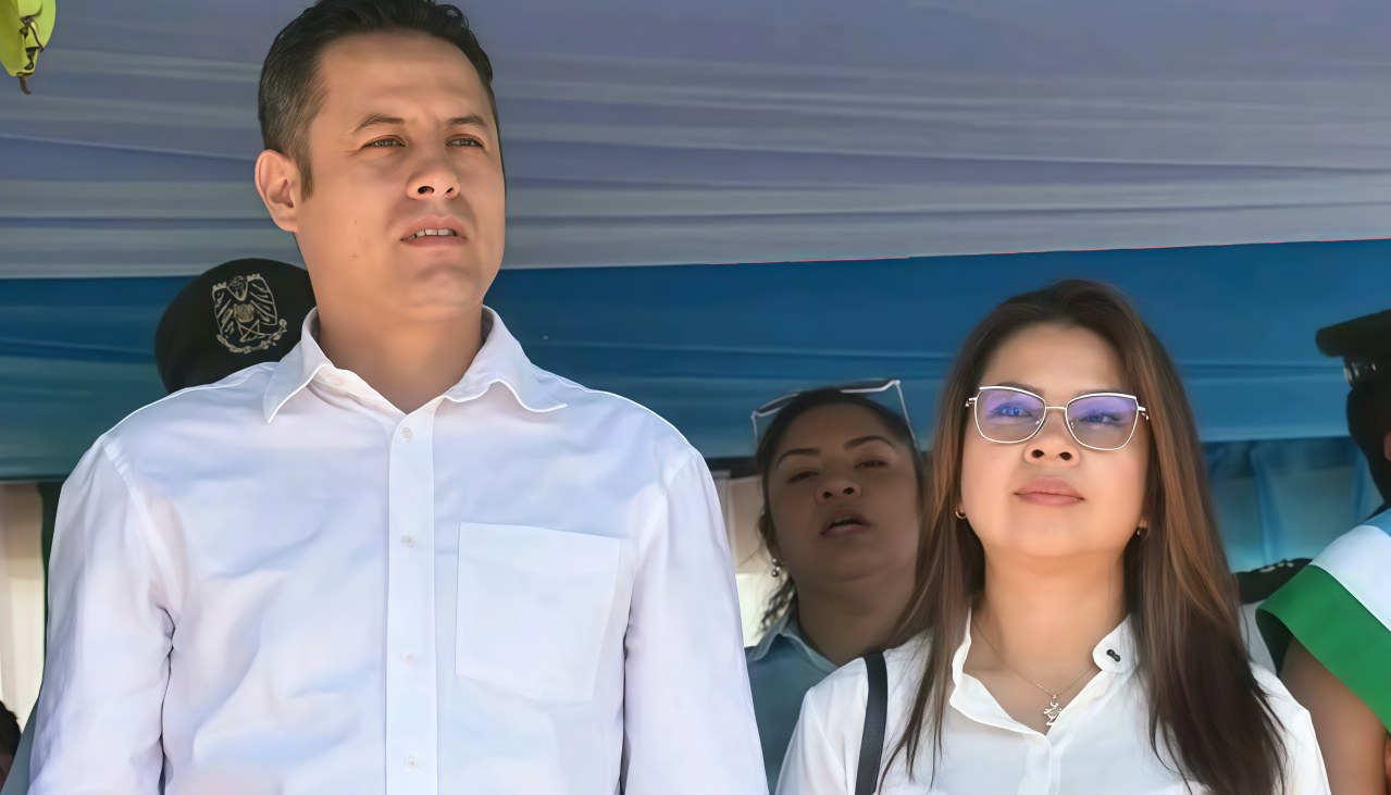 “Desde la distancia, fuerza”: Lara envía mensaje a su esposa, la diputada Diana Romero tras descompensación en sesión