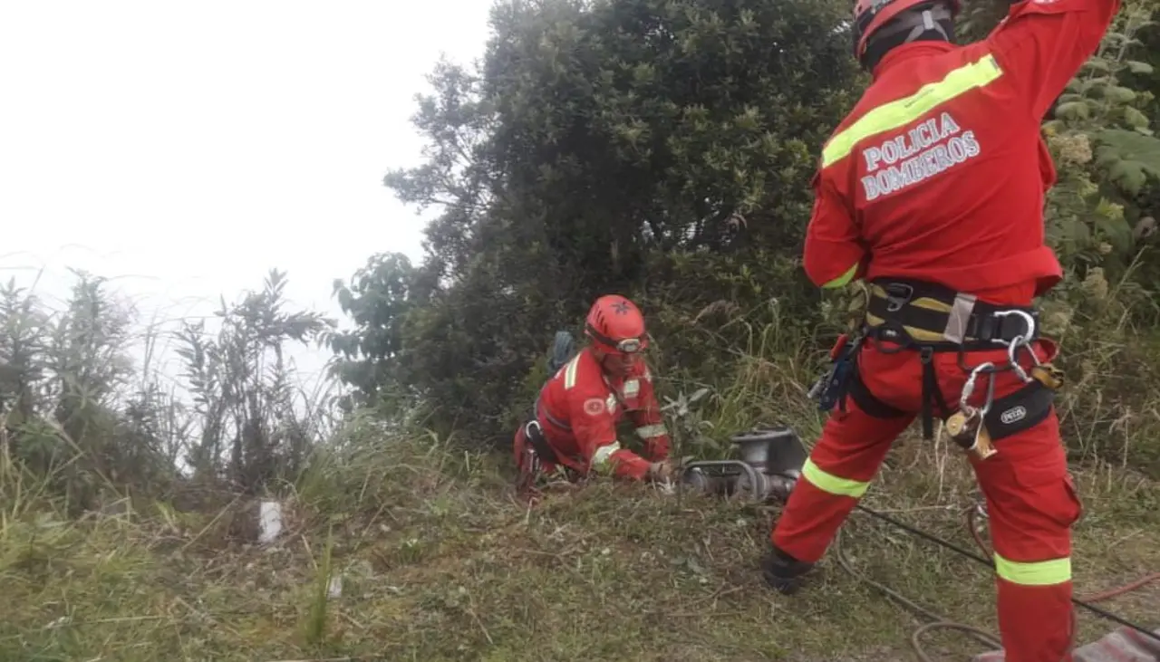Muere una madre y sus cinco hijos quedan heridos tras el vuelco del auto en el que viajaban hacia los Yungas 