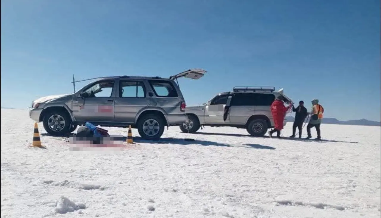 Tragedia en Uyuni: Hombre muere tras volcar su vehículo en el salar cuando practicaba “paracaidismo remolcado”