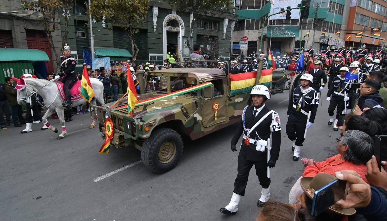 Trasladan los restos del héroe Eduardo Abaroa en la antesala al Día del Mar