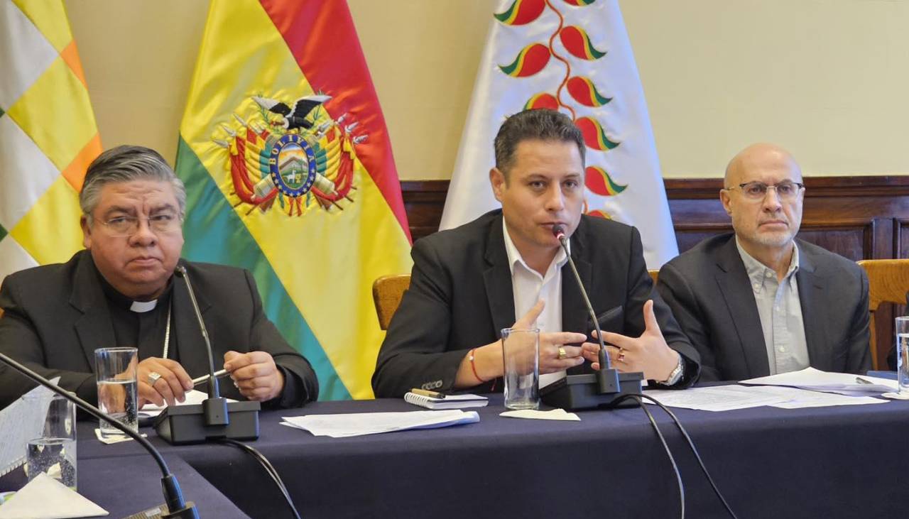 Diálogo: Primera reunión acordó gestiones para que participen todos los dirigentes