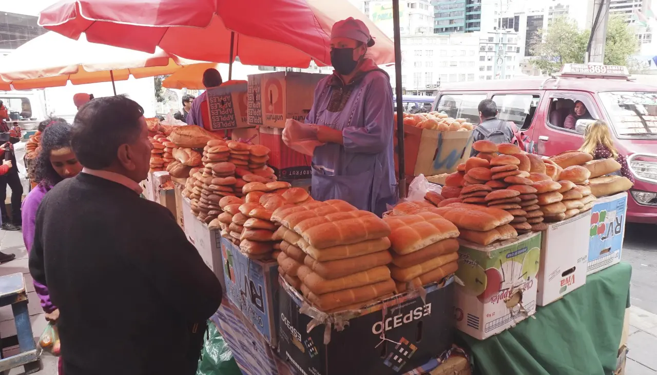 El Gobierno devolverá pagos que realizaron panificadores para comprar harina subvencionada, dice viceministro