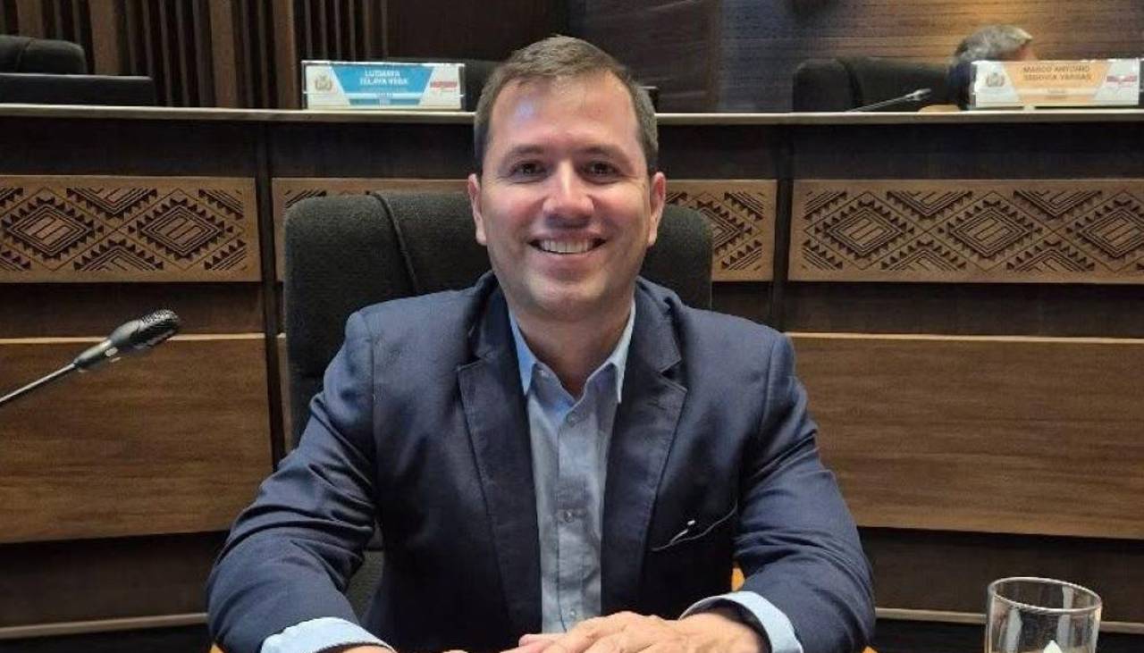 Senador Roca dice que pedirá a la Fiscalía alerta migratoria para todas las personas nombradas por Beller