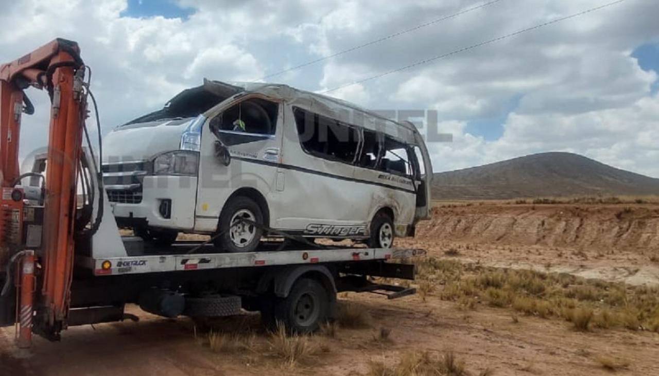 Cuatro muertos y seis heridos tras el vuelco de un vehículo en la ruta El Alto - Desaguadero