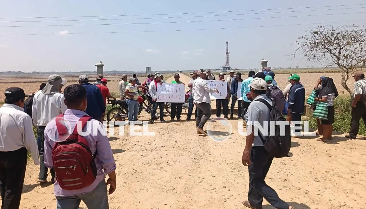Santa Cruz: Toman pozo petrolero en San Juan y bloquean carretera como protesta por la falta de diésel