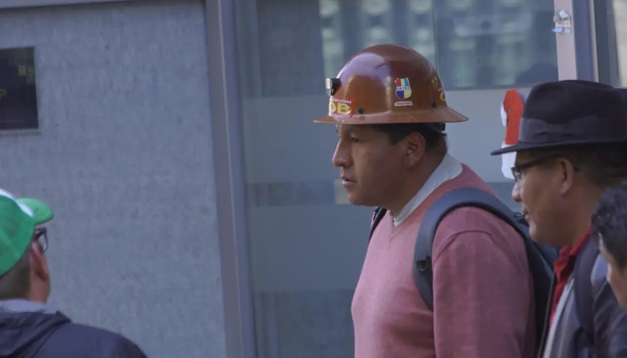 En medio de las protestas, la COB se reúne con autoridades del Gobierno por el DS 5503