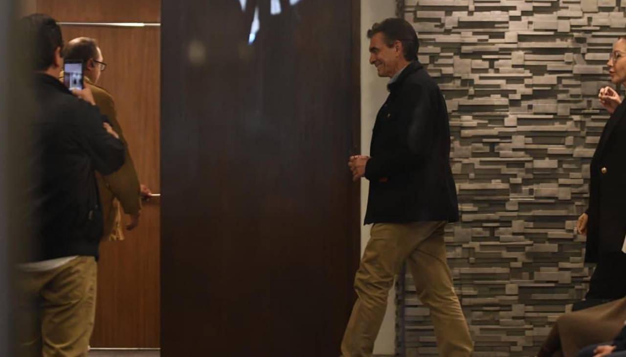 El presidente Paz llega a la reunión que busca concretar diálogo con sectores movilizados