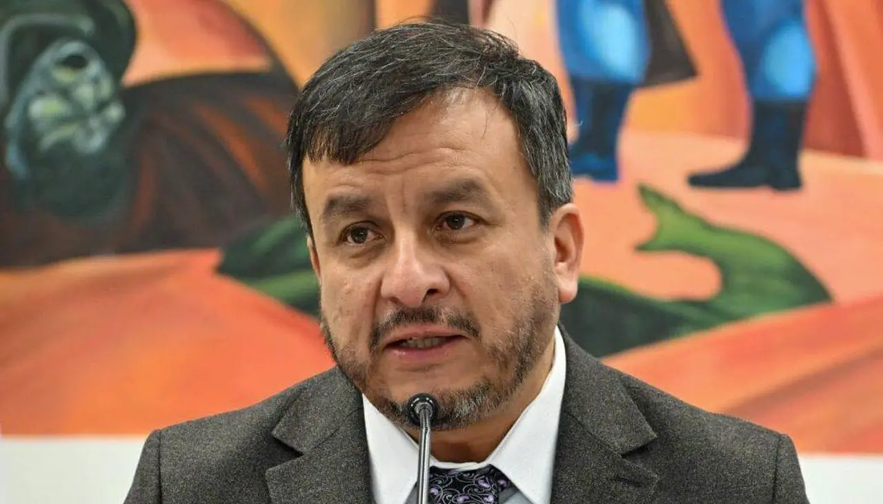 El exministro Medinaceli publica carta para defenderse en libertad y luego la borra; le responden que es cínico