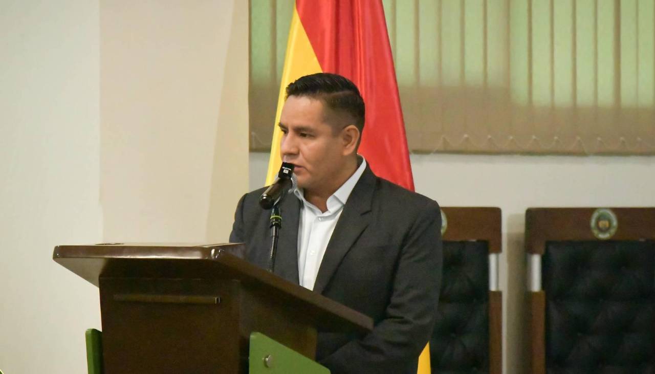 Edwin Almendras se incorpora como magistrado del Tribunal Agroambiental en reemplazo del fallecido Víctor Hugo Claure