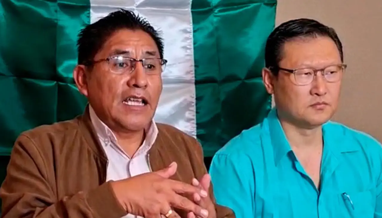 Chi Hyun Chung es presentado por Félix Patzi como candidato a la Gobernación de Santa Cruz