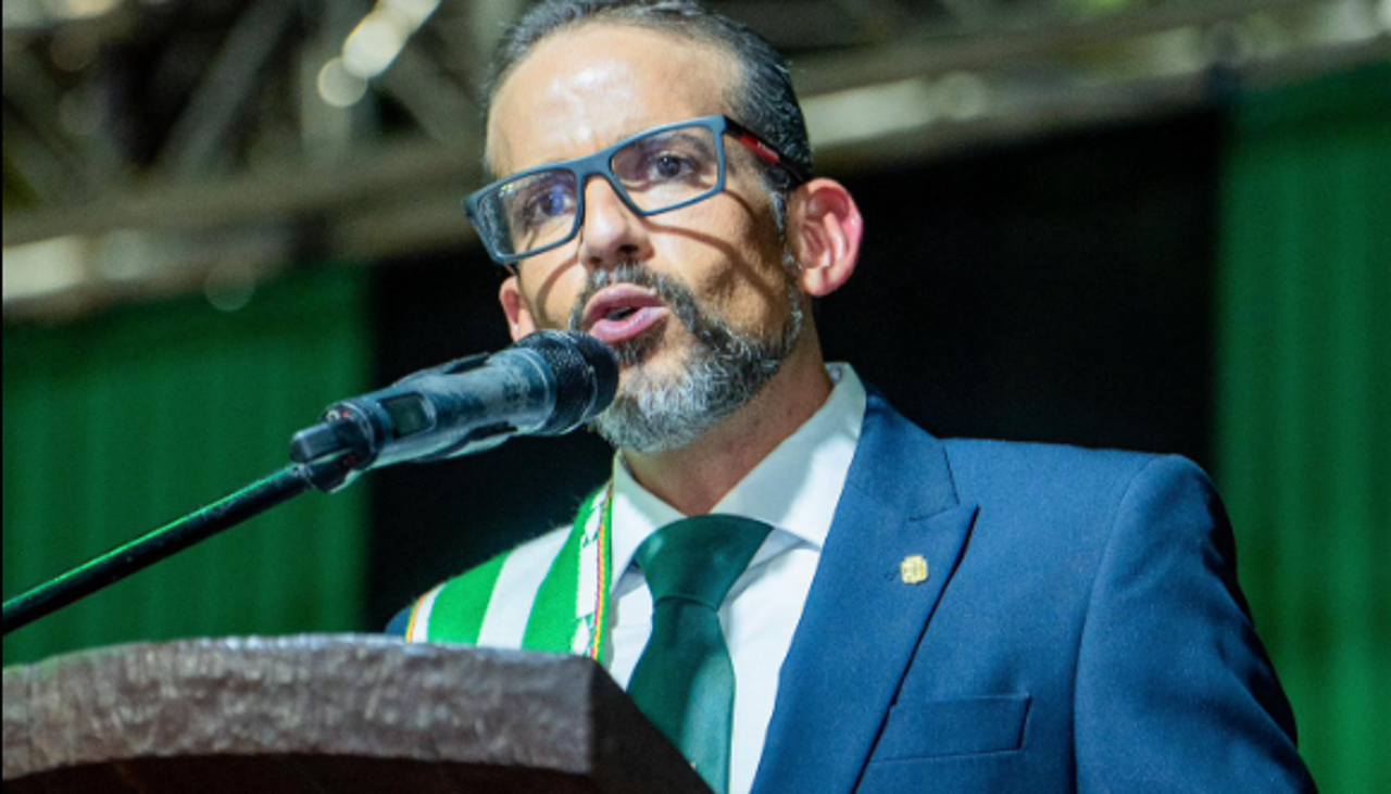 Camacho llama a los empresarios a trabajar en una agenda de tres puntos