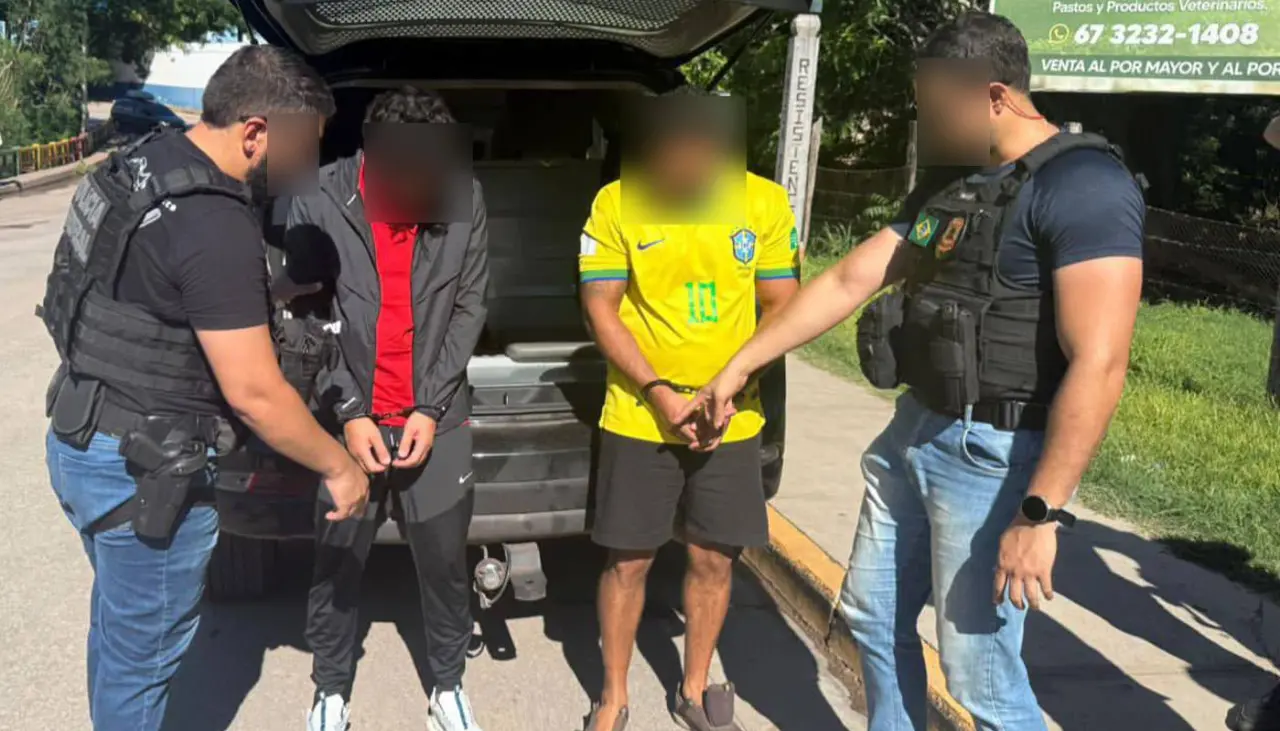 Dos brasileños capturados con armas cerca del Urubó pertenecen al PCC y fueron expulsados, reporta la Policía