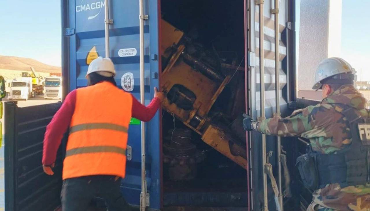 Hallan más de 123 kilos de cocaína ocultos en una excavadora que iba a ser enviada a Libia, reporta la Fiscalía 