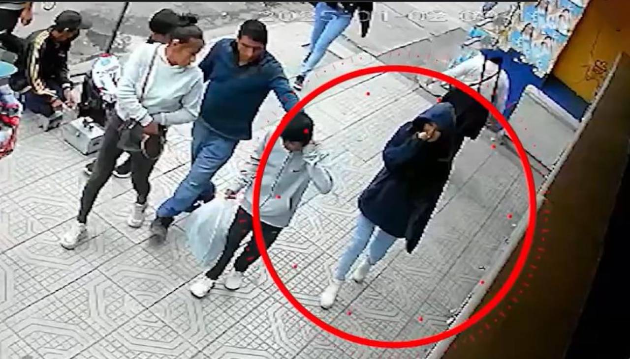 Cámaras captan a adolescente desaparecida cerca de la plaza principal de Quillacollo