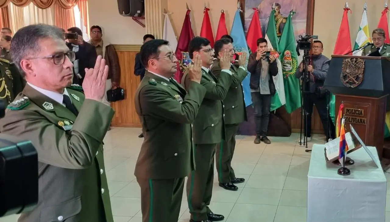 Policía: A tres semanas de las elecciones, cambian al jefe antidrogas y a tres comandantes departamentales