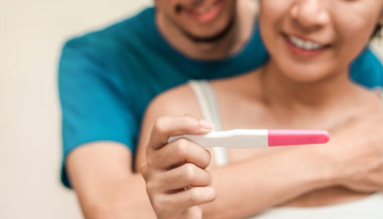 “¿Es verdad?”: La emotiva reacción de una pareja con problemas de fertilidad tras enterarse que esperan un bebé 