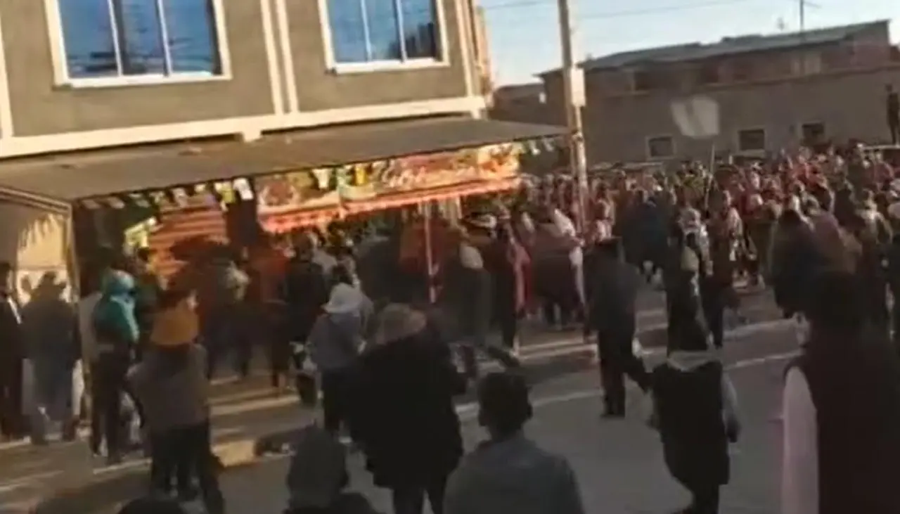 Terror en Challapata: Una turba “saquea” tiendas y comercios, pero además intenta “tomar” la Alcaldía