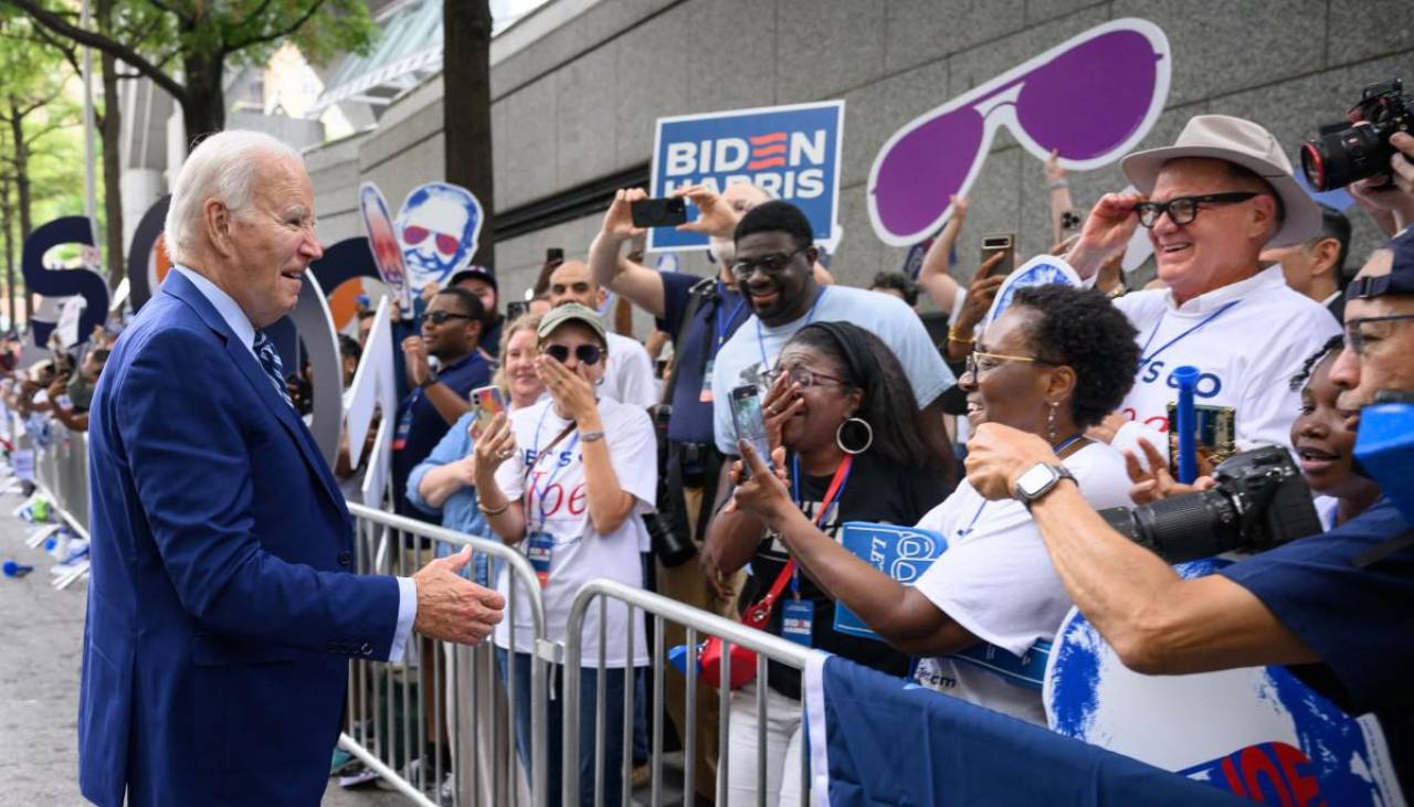 Joe Biden intenta tranquilizar a sus seguidores tras la “debacle” del debate