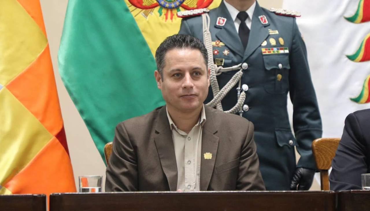 Lara pide investigar denuncia contra dos policías que presuntamente sustrajeron Bs 5.000 a un detenido
