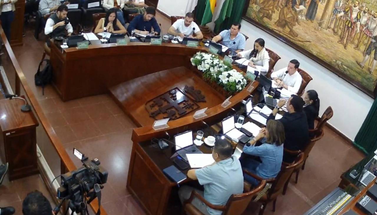 Concejo y micreros acuerdan comisión “abierta a la ciudadanía” para tratar el tema del pasaje en Santa Cruz