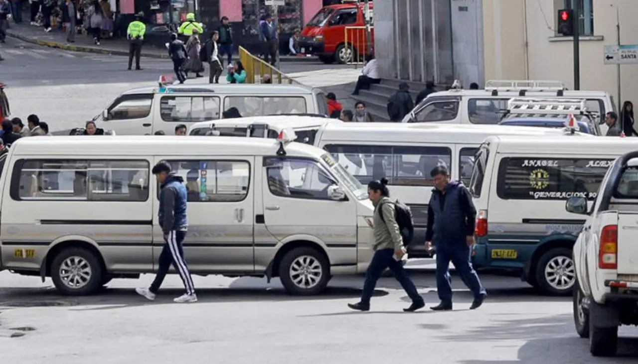 Choferes de La Paz advierten con movilizaciones si no hay respuesta del Gobierno sobre resarcimiento por combustible