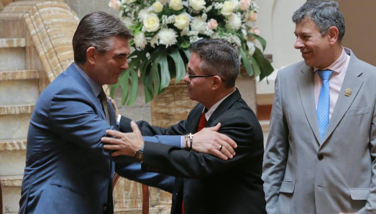 Paz pide al nuevo fiscal general garantizar la independencia del Ministerio Público y le plantea otros tres desafíos