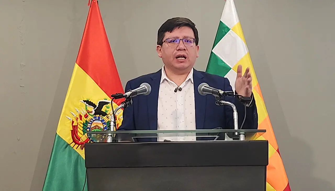 Gobierno insiste con la aprobación de créditos: “Endeudamiento en este momento no es un problema”, según ministro Cusicanqui