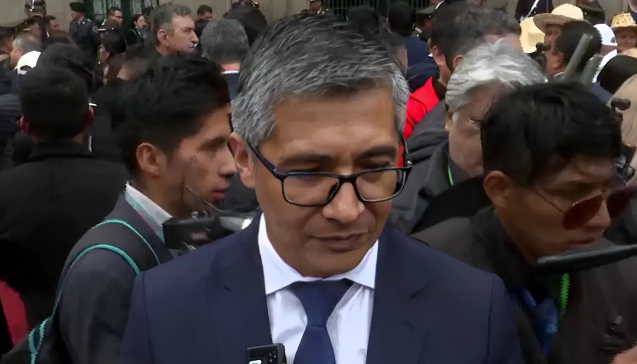 Espinoza señala que la distribución de combustible “ha empezado a fluir” tras la posesión de Rodrigo Paz