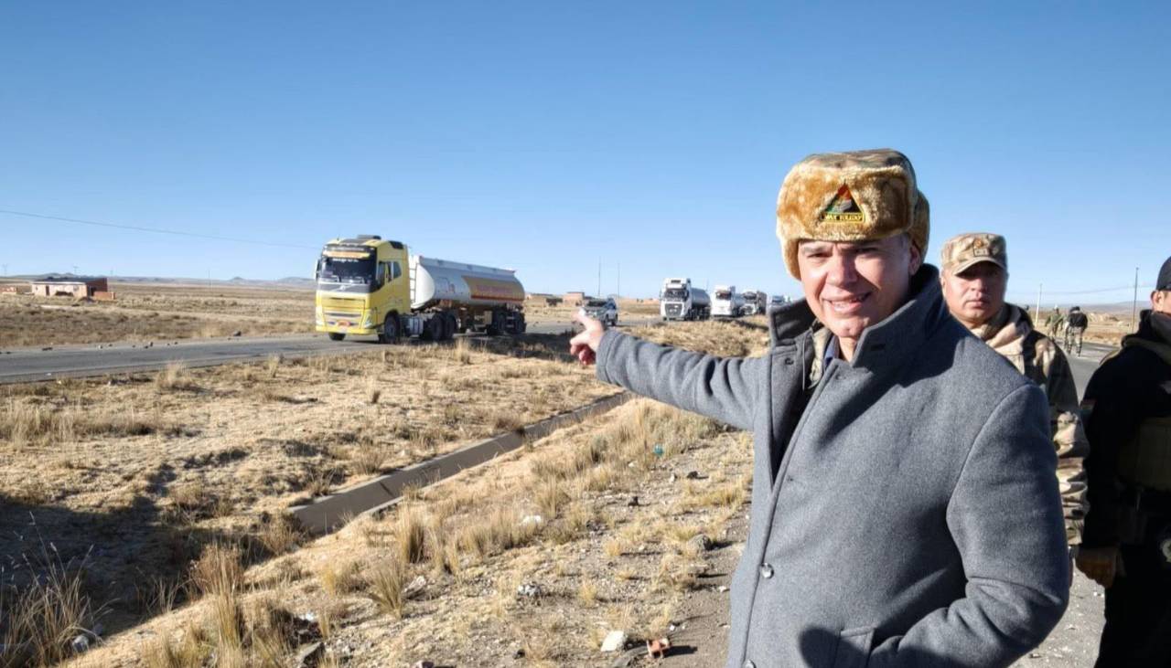 Los viajeros respiran: La ruta La Paz - Oruro “está expedita”, confirma el ministro Justiniano