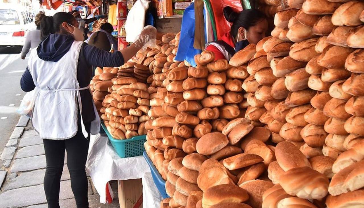 La marraqueta vuelve a los mercados de La Paz tras el paro de los panificadores, que se mantienen en emergencia