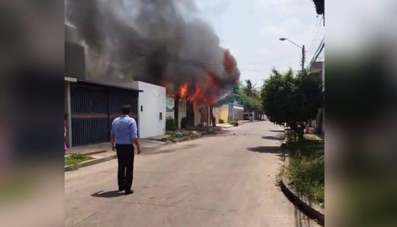 Dejaron un alimento cociendo en la cocina y se desató un incendio que consumió una casa en Santa Cruz