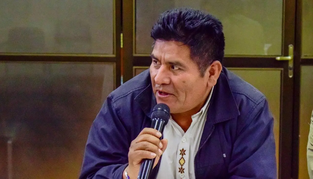 El MAS dice que analizará la denuncia contra Alavi por avasallamiento, pero cree que la oposición “busca el pelo en la sopa”